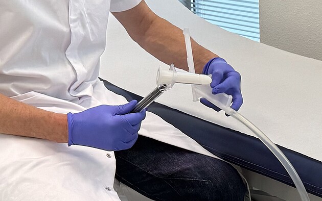 Mevrouw Hendriks liet haar uitwendige aambeien behandelen